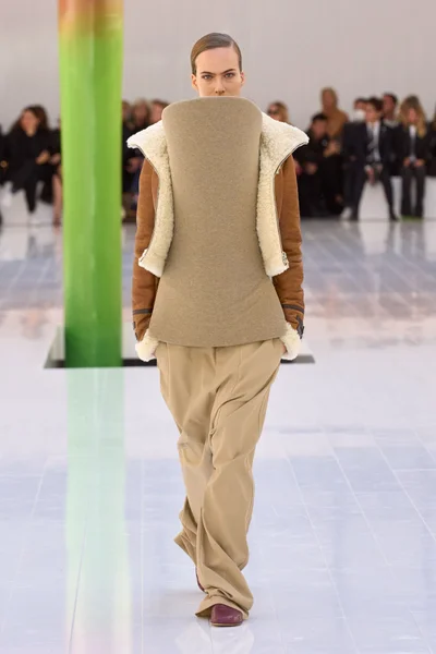 Look 24